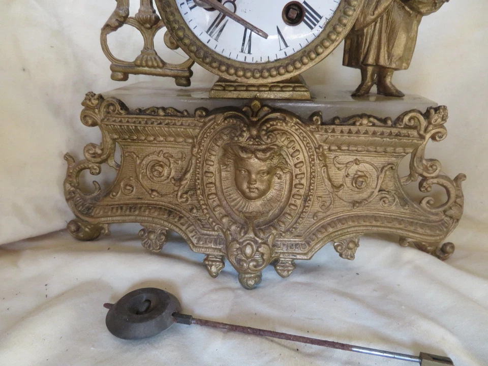 Jolie Horloge à poser 19e romantique en Régule Laiton Doré balancier et clef - Photo 3/4