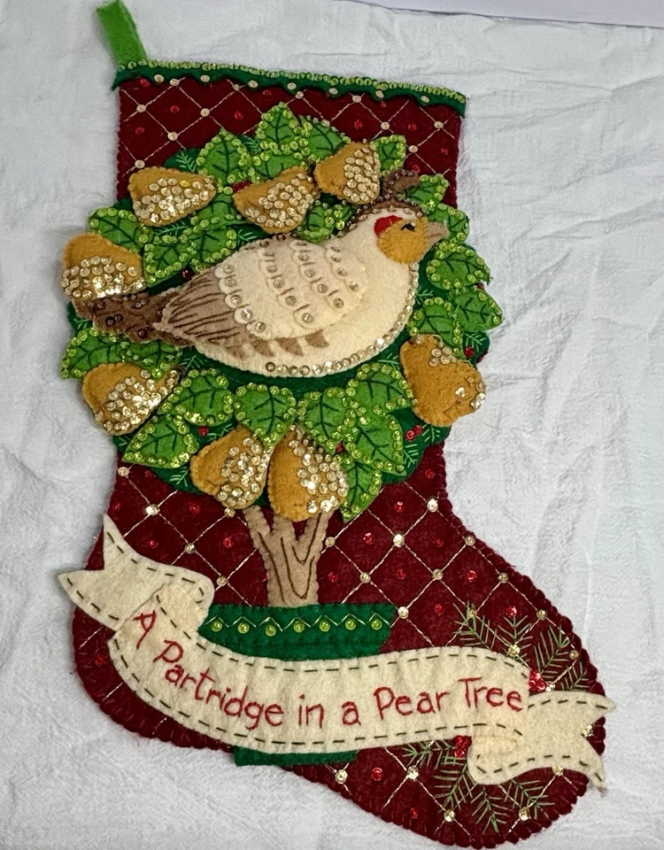 Meia de Natal de feltro Bucilla acabada feita à mão 18" perdiz em uma pereira - Imagem 4 de 4