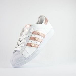 scarpe adidas con strisce rosa