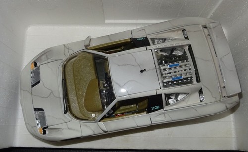 Bburago Braccio & Götz Bugatti 110 EB (1991) Marmormotiv weiß 1:18 OVP (SB2392) - Picture 2 of 4