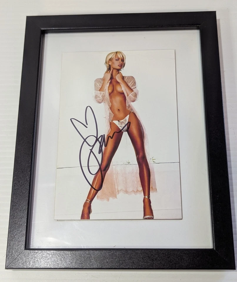 PARIS HILTON Hand-Signed Autographed 4x6 Photo W/COA - image 1 of 4