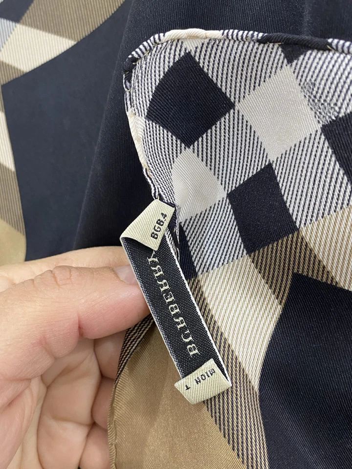 Bufanda de seda negra Burberry S28# 26/27 pulgadas hecha en Italia Foto 3 de 4