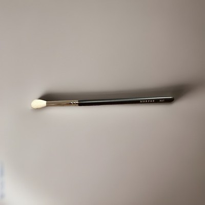 M441 Pro Firm Blending Crease Brush