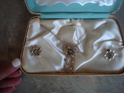 Windsor Unsigned Rhinestone Costume Jewelry Goldtone Necklace/Pin &Scew Earrings