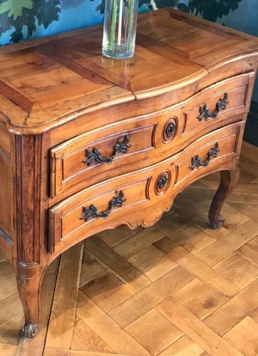 Antique Period Louis XV Cherry Wood Commode Chest ca 1765. - Picture 2 of 6