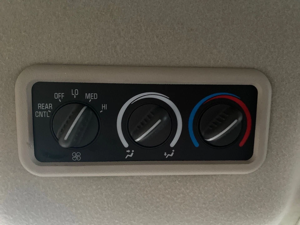 Interruptor selector de aire acondicionado usado se adapta a: camioneta Chevrolet Express 2500 2004 montada en la parte superior Foto 2 de 4