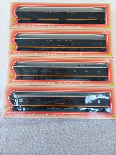 IHC Spur HO Kansas City Southern Schwader mit vier Reisebussen 48120 48121 48122 & 48123 | Zustand: Used