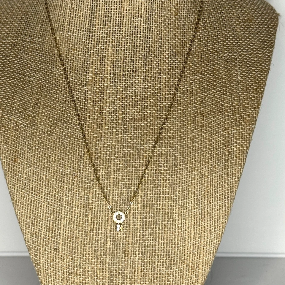 Collar colgante con llave Nadri circonita cúbica chapado en oro de 18 quilates de latón Foto 2 de 4