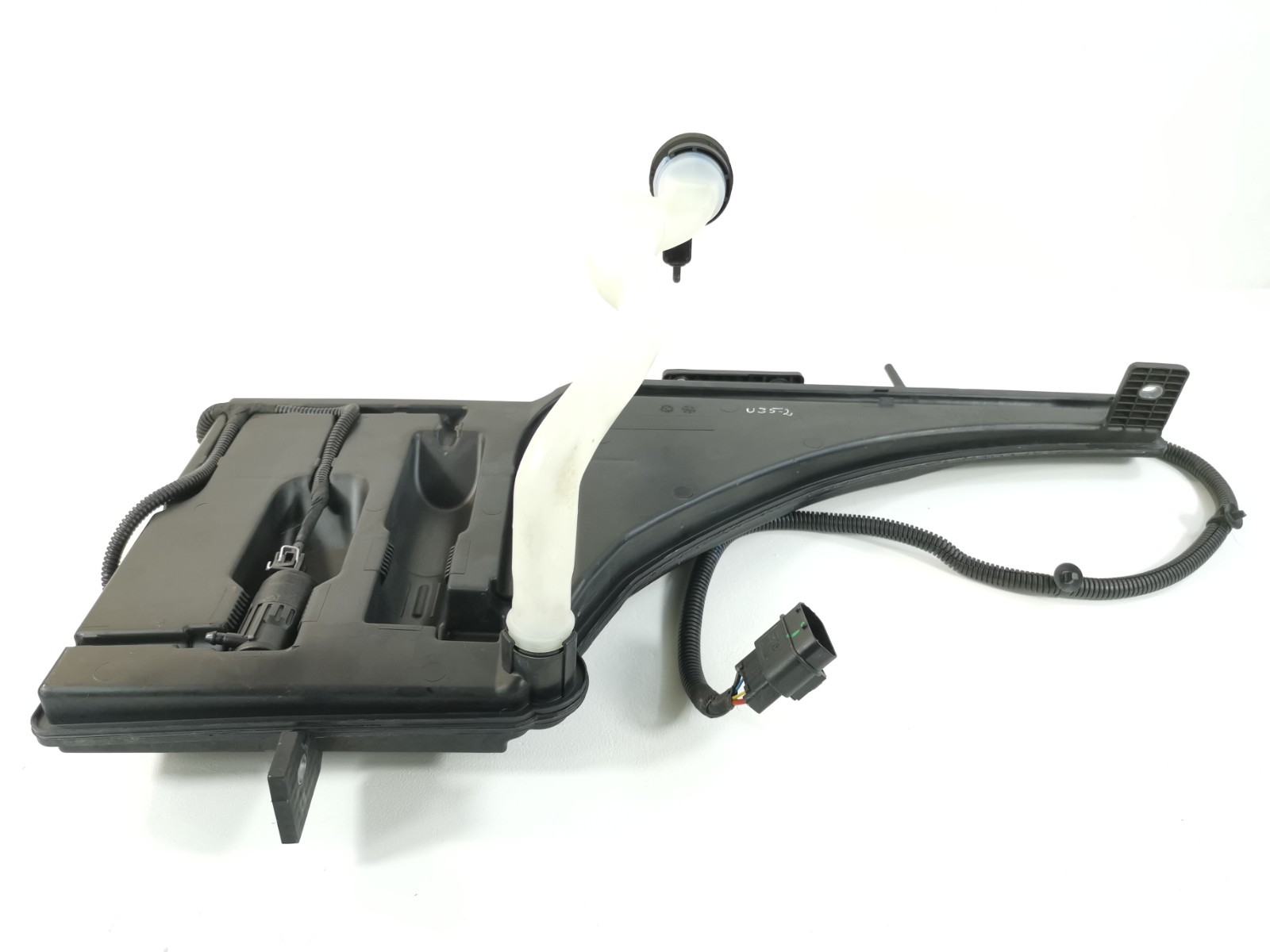 Maserati Ghibli 3.0 2015 Windshield Washer Reservoir Tank Assembly 670006414 OEM