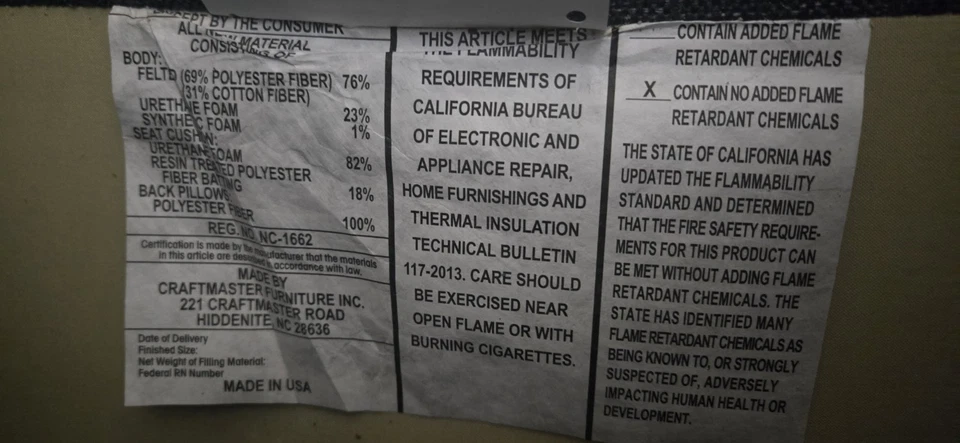 Original $839, $350 Raymour & Flanigan Love Seat, Azul con Puerto USB y Almohadas Foto 3 de 3