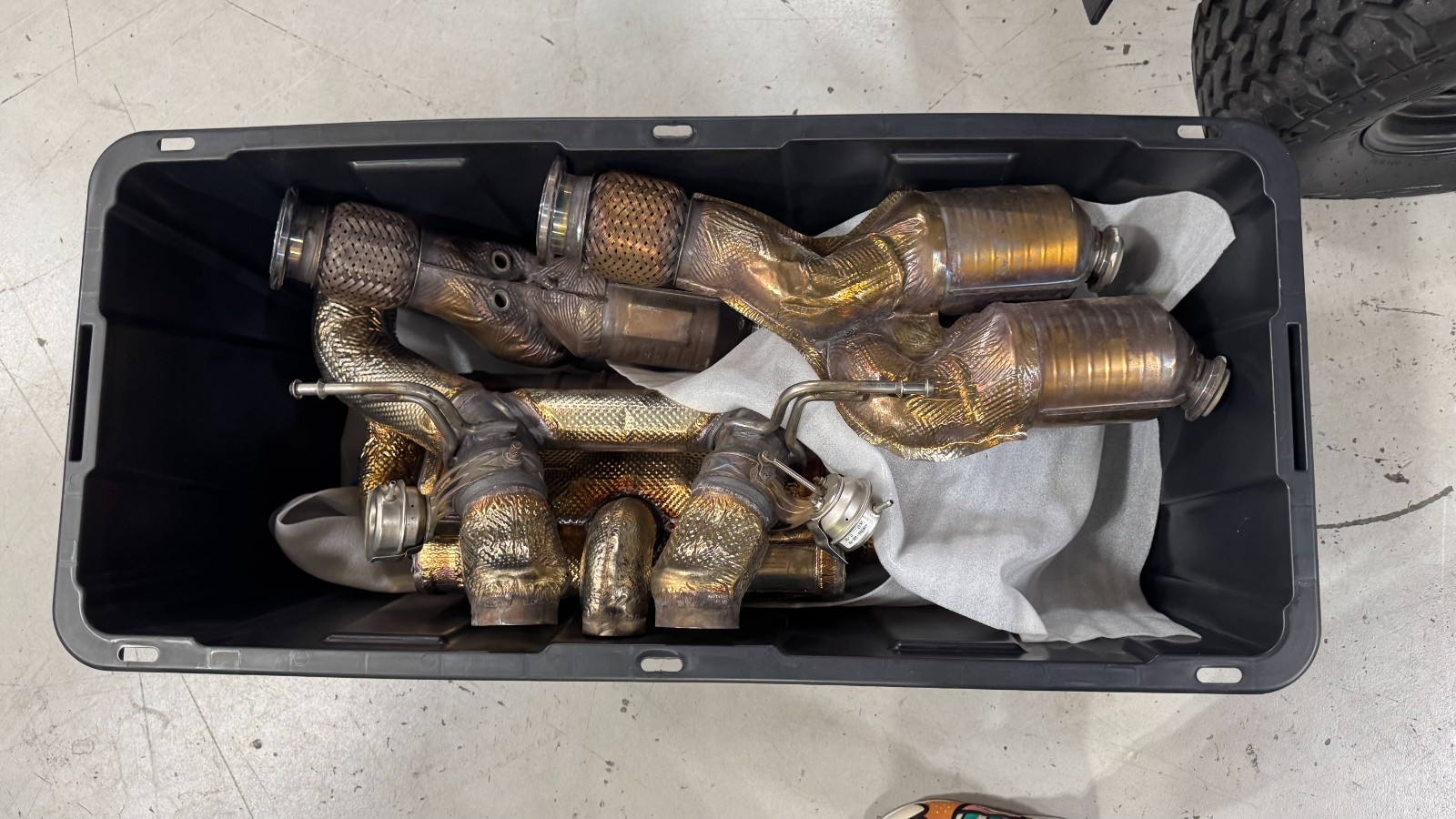 Lamborghini Aventador S - OE Genuine 3PC - Muffler, Tips and CATS included 
