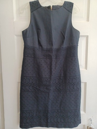 Ann Taylor marineblaues ärmelloses Etuikleid mit Ösen 10 Petite klassisch Büro Party