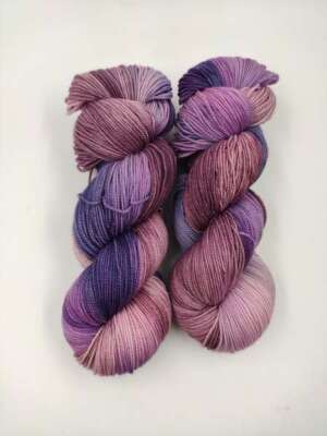 handgefärbte Noble Socks '' High Twist ''  Sockenwolle  - 100 g  KIRSCH PURPLE
