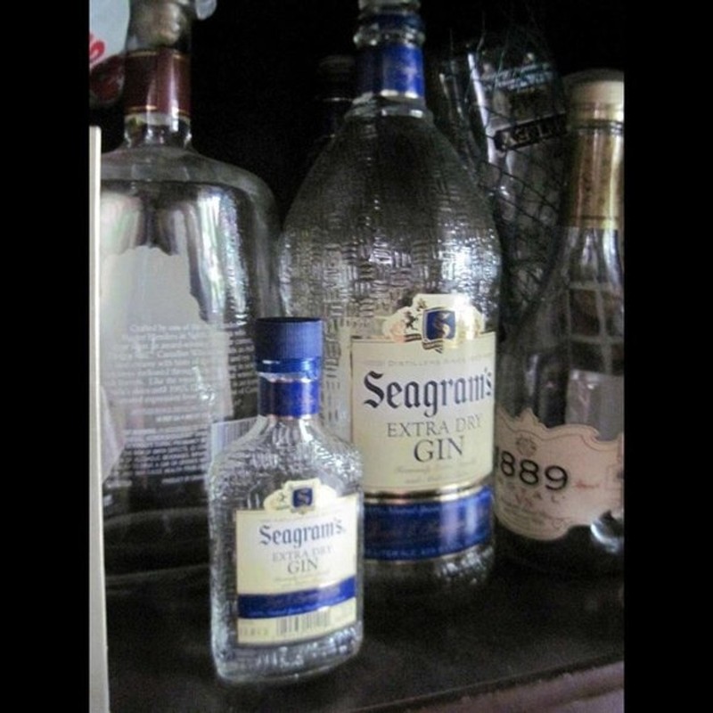3 Empty Clear Iridescent Hatch Pattern Glass Seagram's Extra Dry Gin Bottles Big