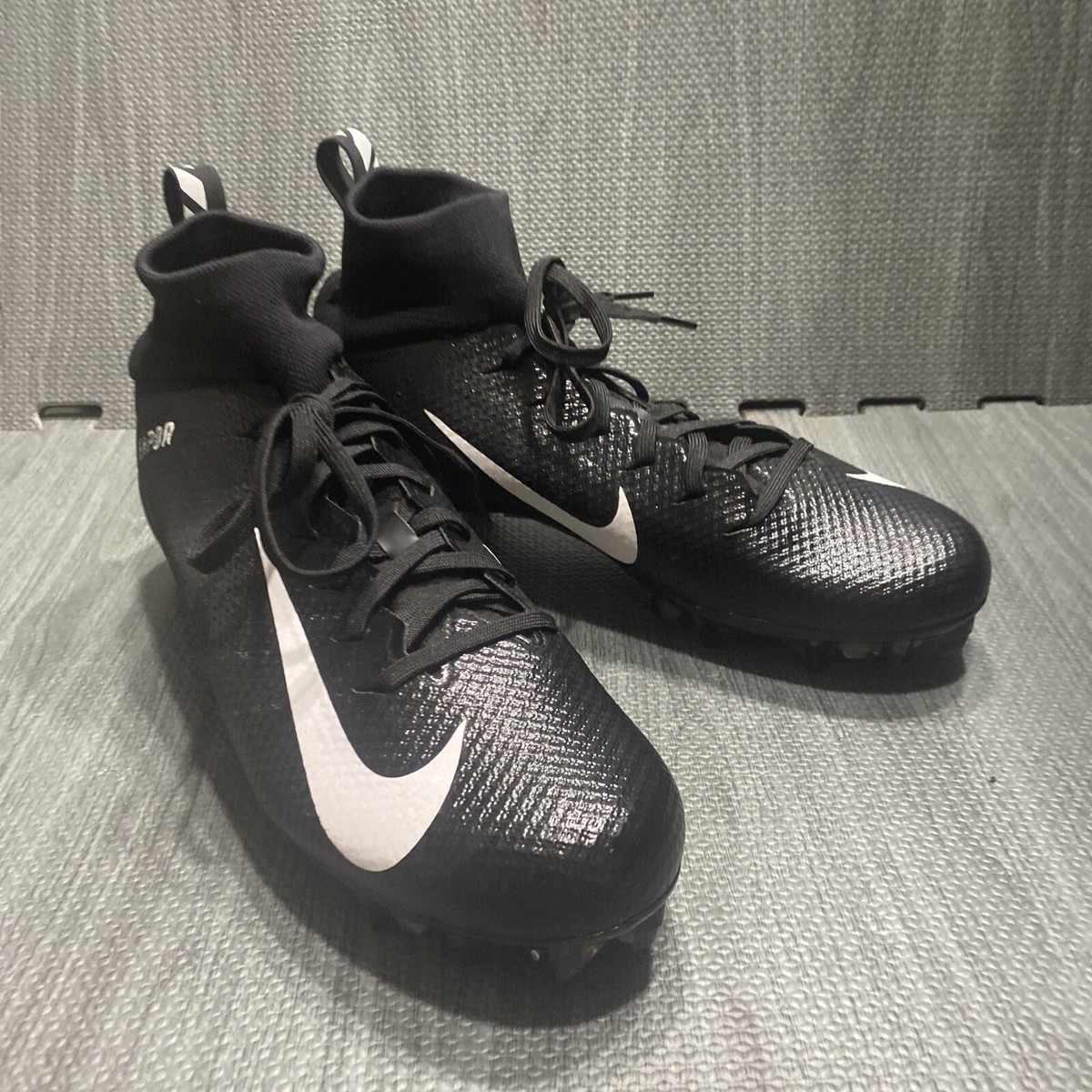 Nike Men's Vapor Untouchable Pro Football Cleats A03021-010 US