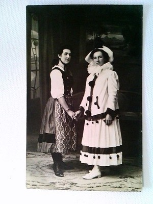 Karneval, Fastnacht, 2 Frauen in Kostümen, Pierrette und ?, Studioaufnahme, Züri