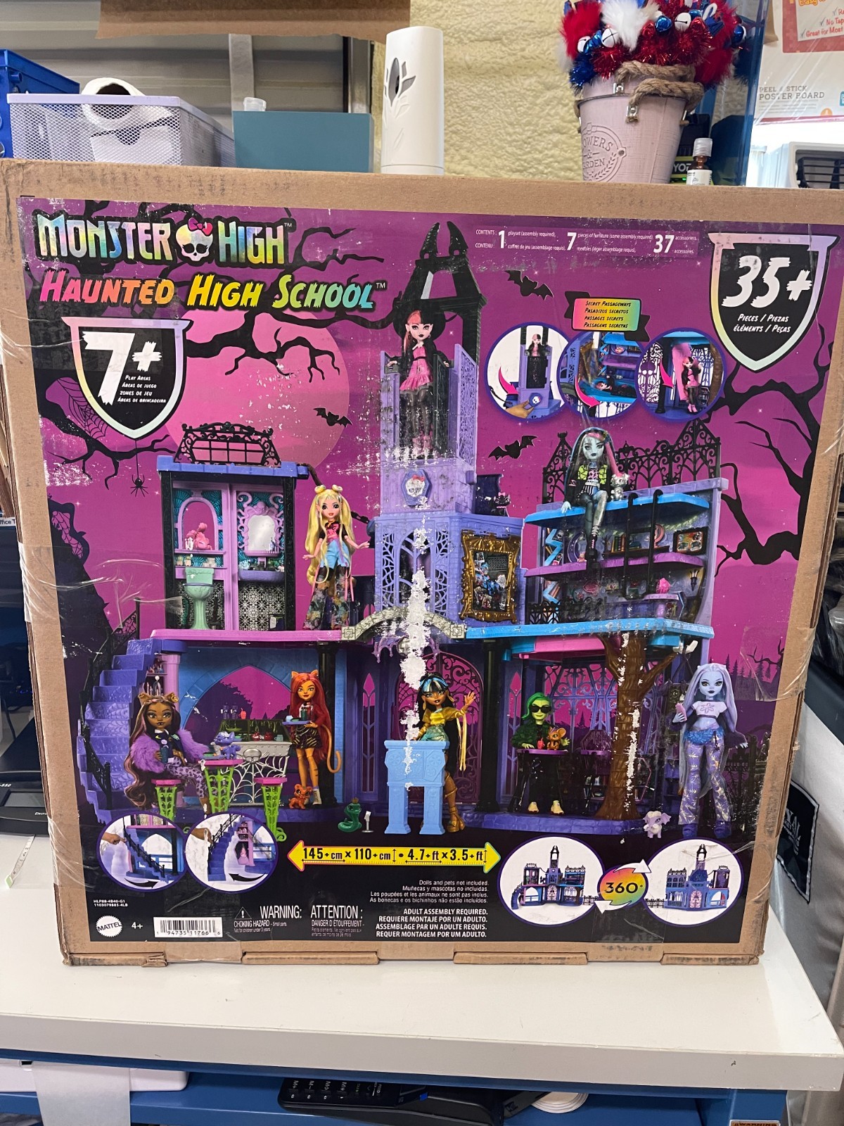 Monster High Haunted High School Playset with 7 Play Areas NEW 1 DOLL INCLUDED