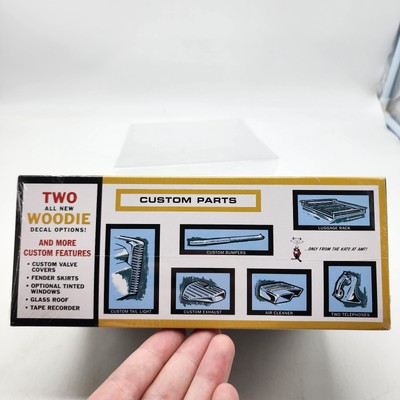 AMT 1965 Lincoln Continental 1/25 Car Model Kit - AMT1081 for sale