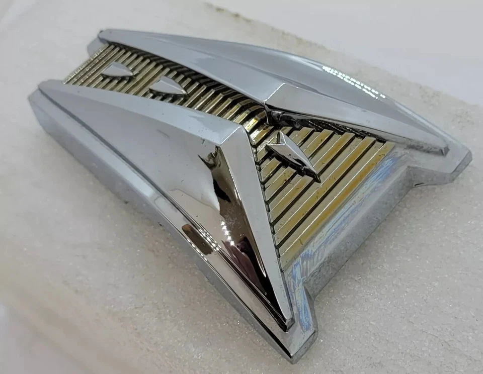 Dodge Dart Seneca Pioneer Phoenix 1960 capó adorno medallón 2196421 nuevo en stock Foto 4 de 4