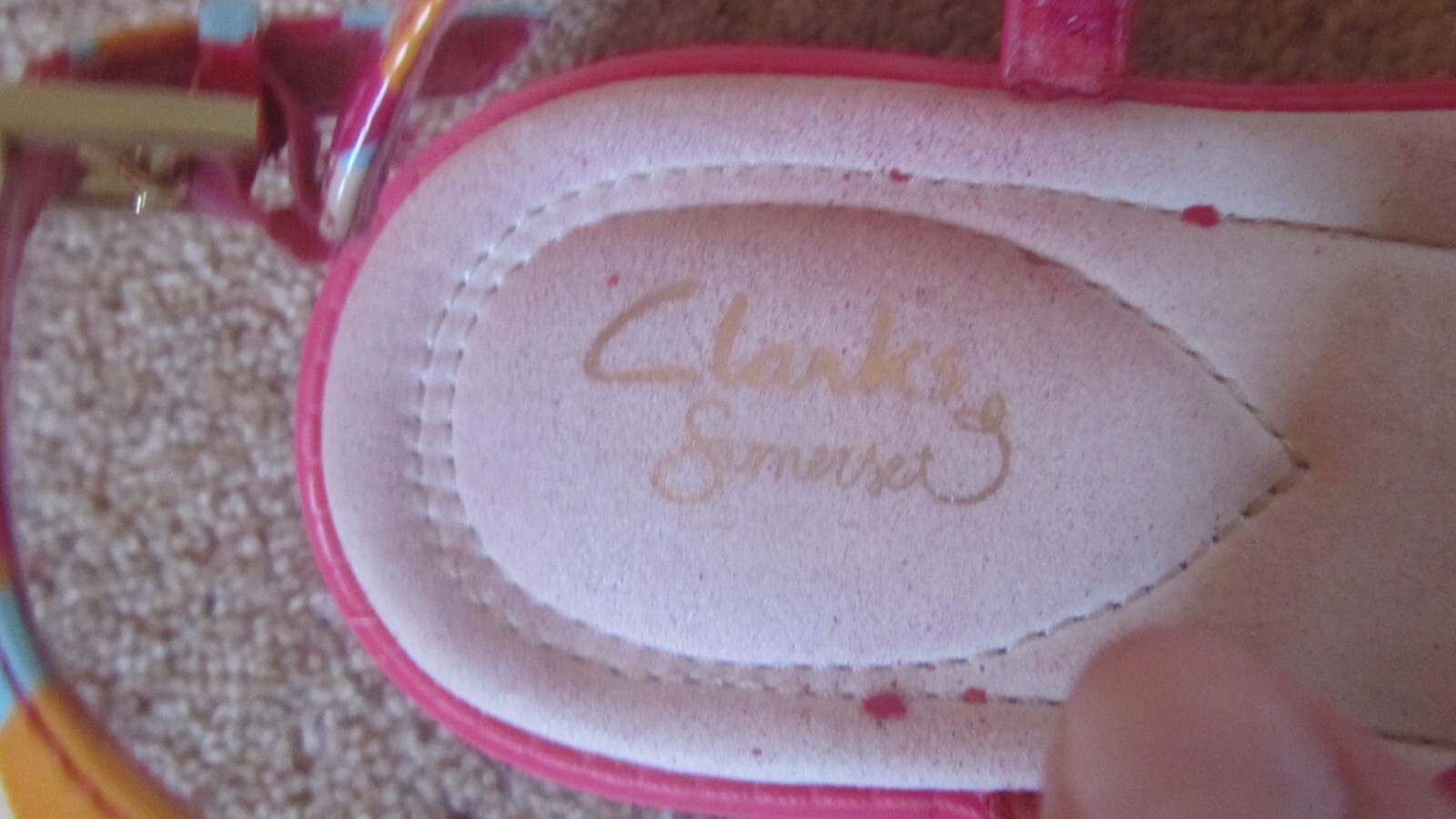 APL clarks pink patent patterned flip flip sandals size 6