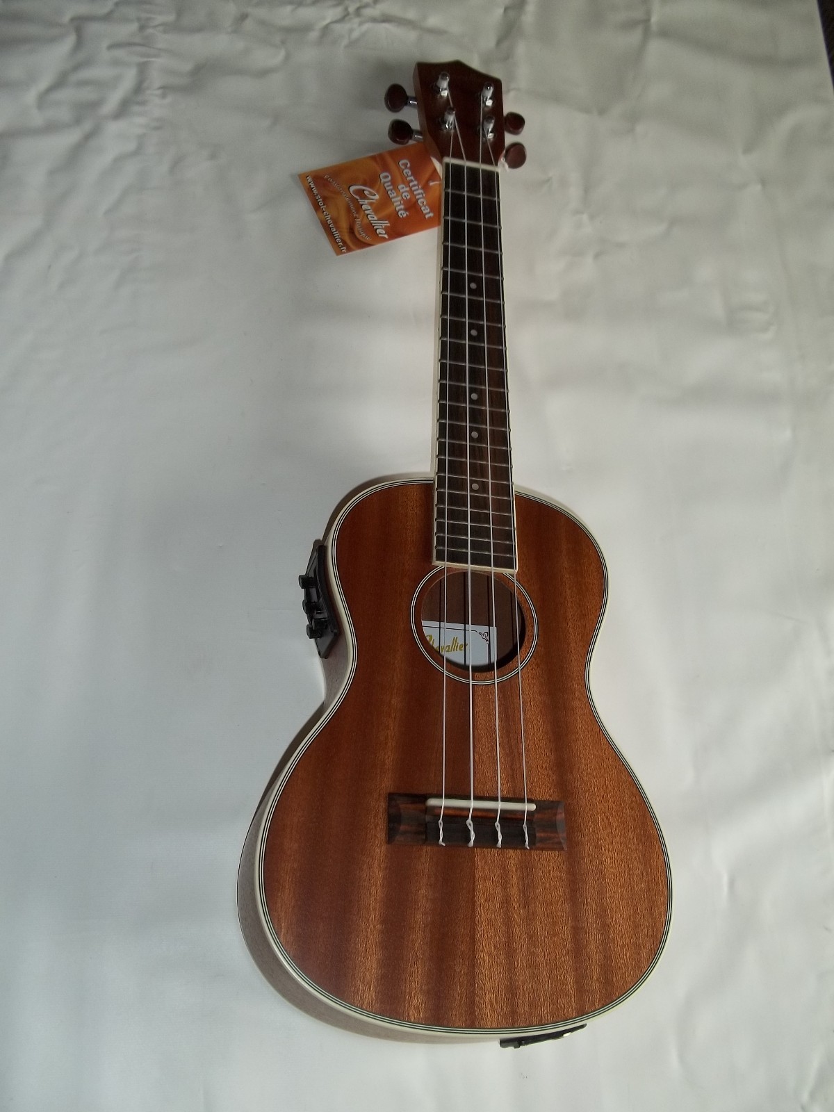 Ukulélé électro-acoustique soprano Chevallier instrument de musique bois