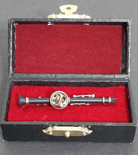 Miniature Clarinet lapel pin with case - Picture 2 of 13
