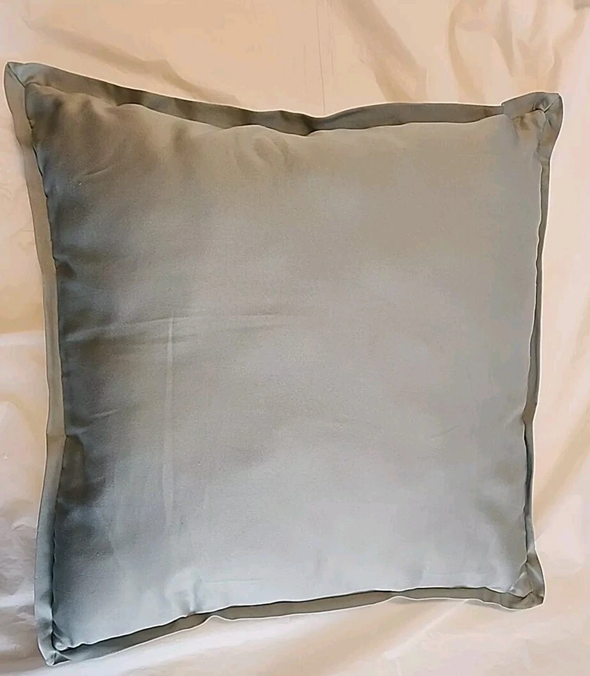 Almohada cuadrada con acento dorado verde azulado Martha Stewart Cottagecore Foto 2 de 4