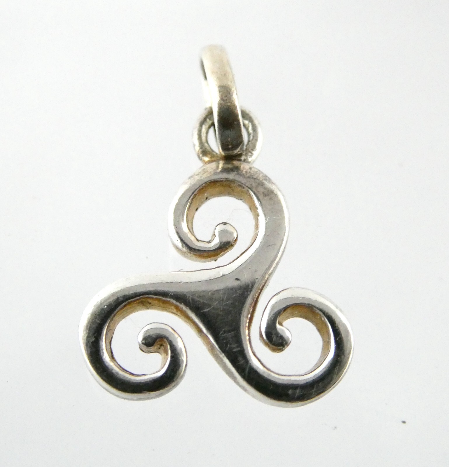 Sterling Silver Celtic Knot Triangular Pendant 92… - image 1