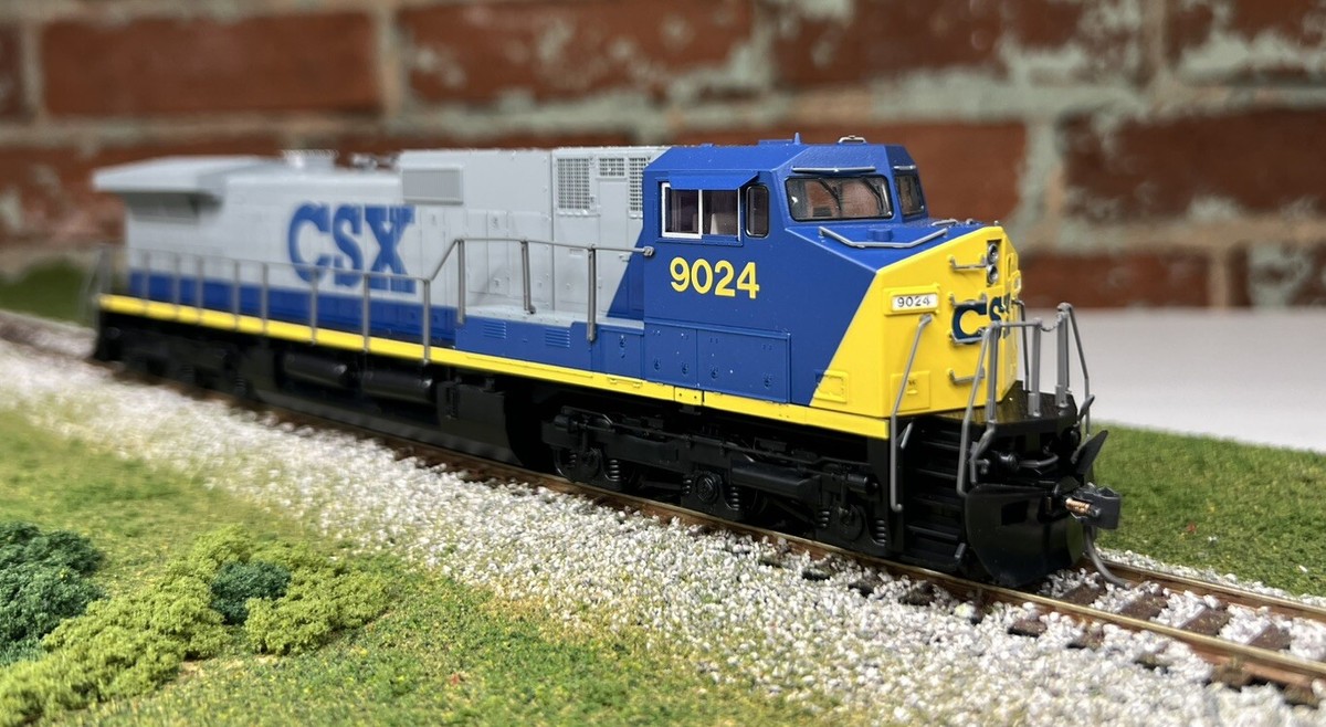 Kato 37-1304 HO Scale CSX GE C44-9W Dash-9 Diesel Locomotive