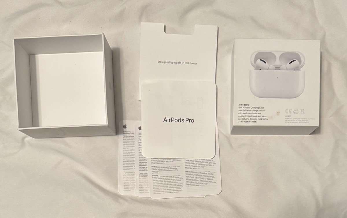 Apple AirPods Pro 1st Gen Ear Buds Complete Set A2084 A2083 A2190