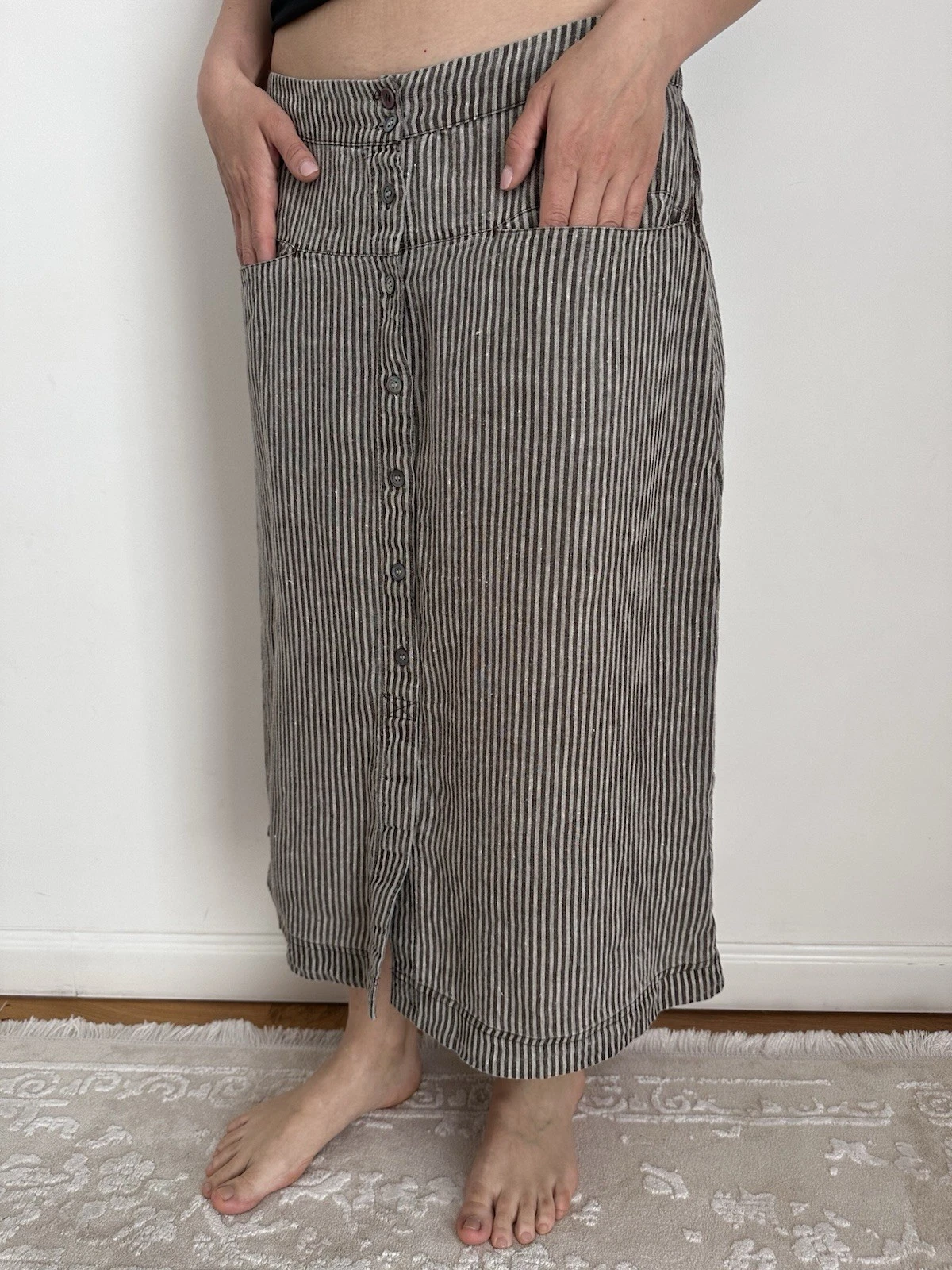 Gudrun Sjoden Gray Brown Button Front 100% Linen Midi Skirt Pockets Size M
Opens in a new window or 