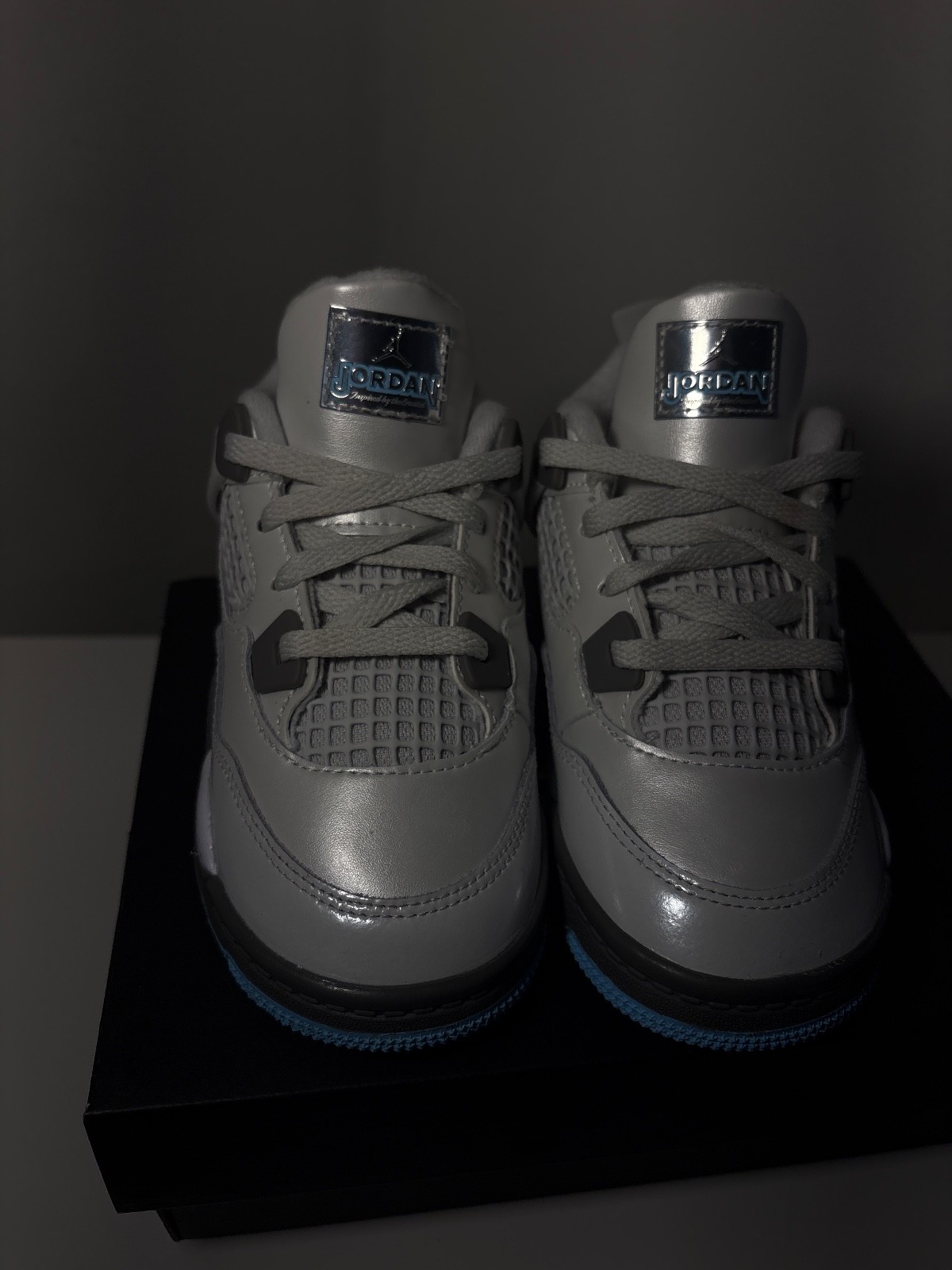 brand new unworn jordan 4 retro photon dust/Blue chill shoes