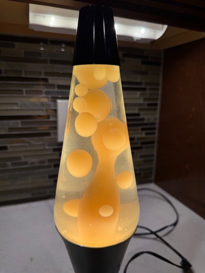 Lava World Int '96 U.S.A. Lava Lite Lamp Midnight Series Yellow 16"