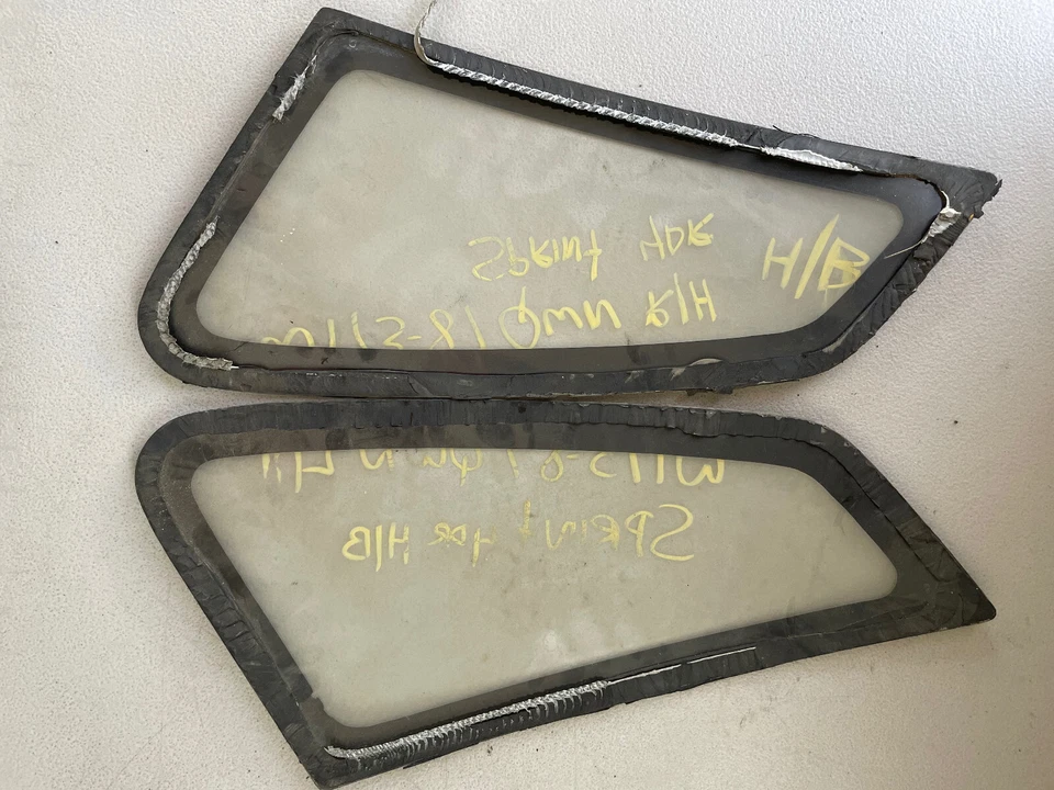 Chevrolet Sprint 1987 4 puertas diestro derecho cuarto trasero ventanas Foto 2 de 4