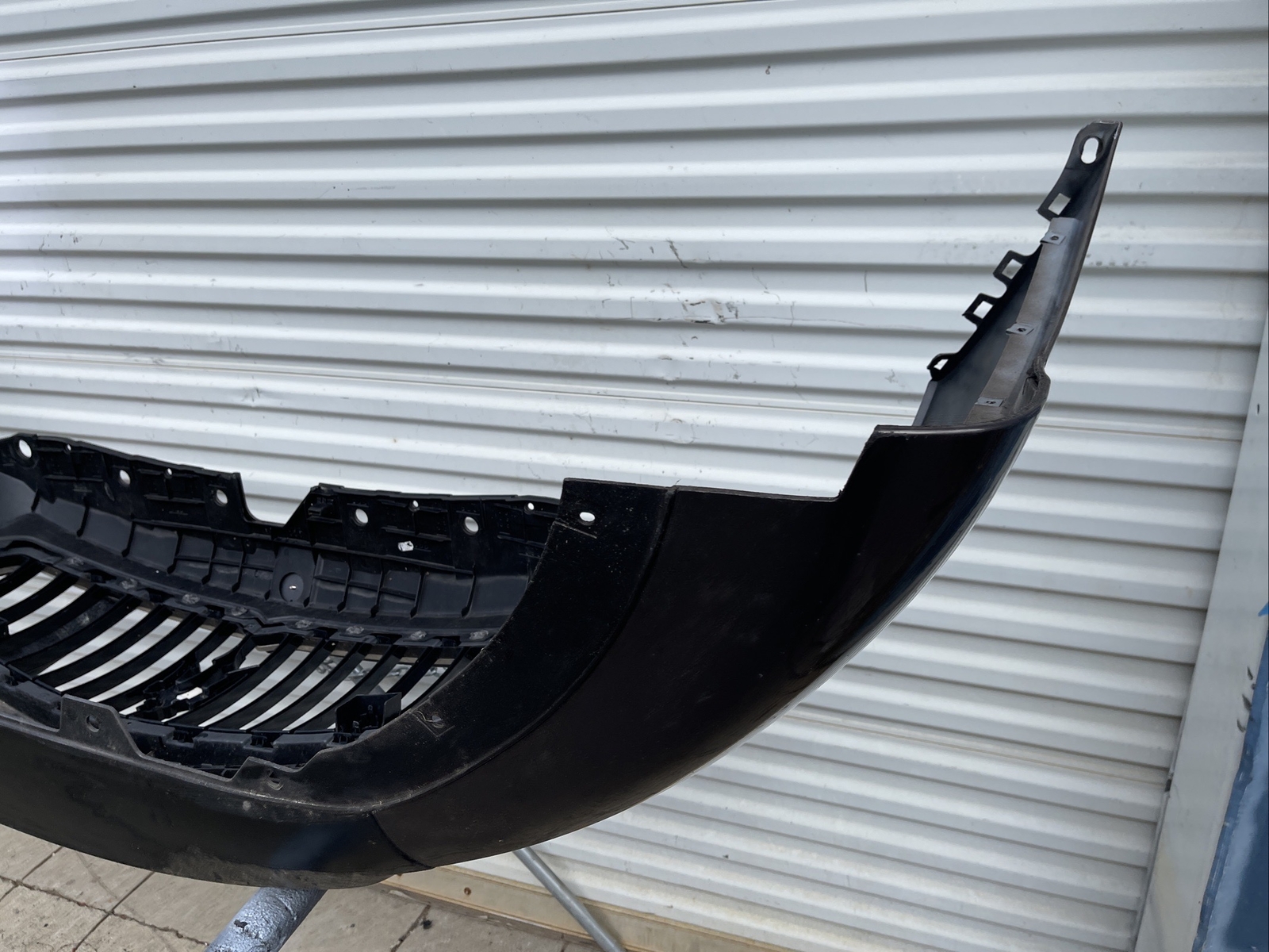 2014-2017 MASERATI QUATTROPORTE FRONT BUMPER COVER W/ GRILL  OEM