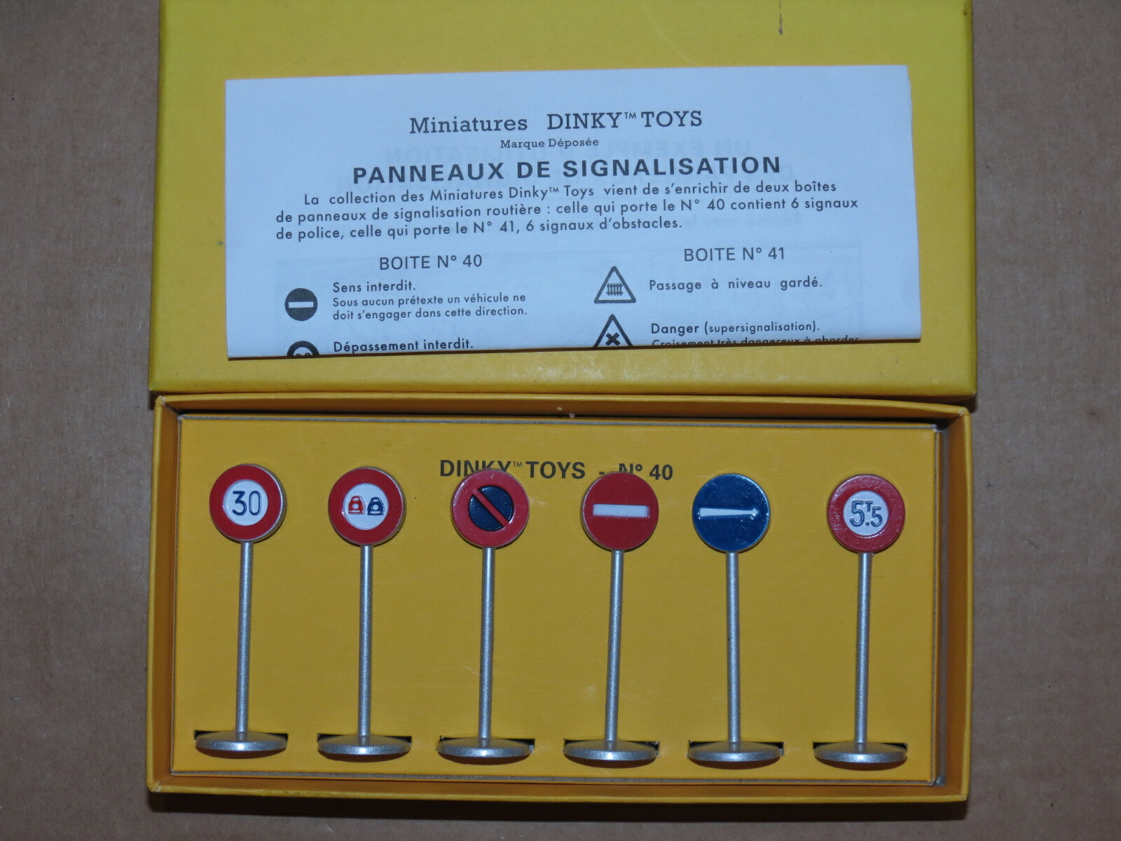 Jeu Dinky Toys Atlas - 6 Panneaux De Signalisation Ville - Neufs - Ref 40
