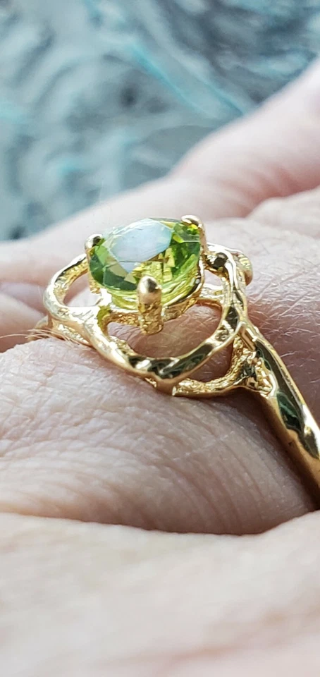 Peridot Labcreated Round Cut Heart Shaped Ring 10kt Solid Yellow Gold  - Image 3 of 4
