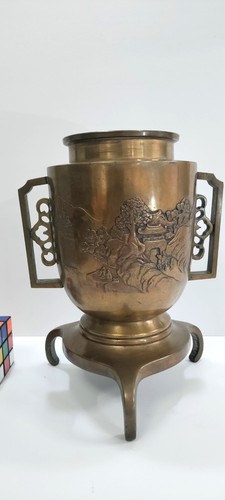 Antique Japanese Bronze USUBATA Ikebana Tripod Vessel Figures in Landscape