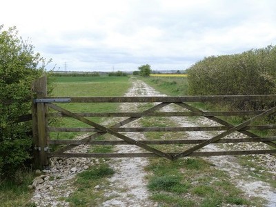 Photo 6x4 Track to the fields [5] Manningford Abbots The track continues  c2017