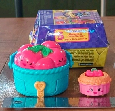 Polly Pocket Tiny Takeout Reveal Complete Berry Basket Pie Doll Open Box New 