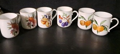 VINTAGE 1961 ROYAL WORCESTER EVESHAM COFFEE/TEA MUGS  GOLD TRIM FRUIT DESIGN