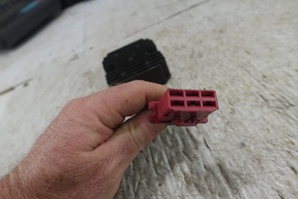 Regulador de voltaje rectificador policía Kawasaki Kz1000p 1995 fabricante de equipos originales Foto 4 de 4