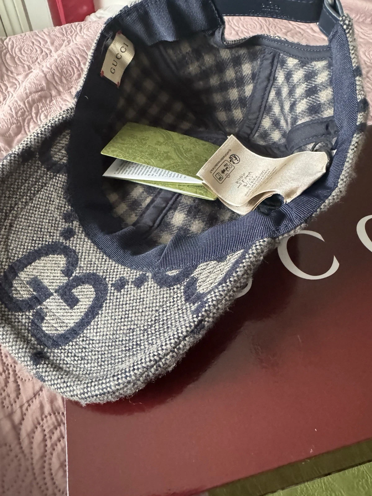 Cappellino Gucci Big GG in lana taglia media..prezzo consigliato £ 480..scatola ed etichetta tutto incluso