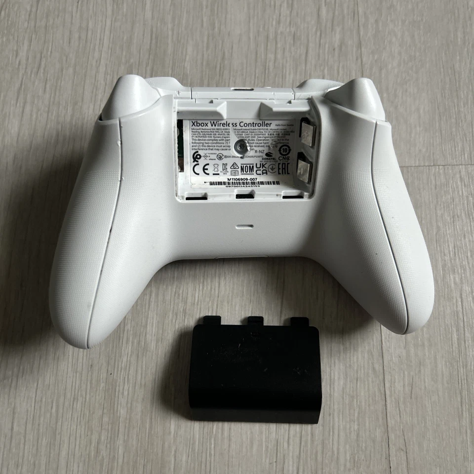 Official Xbox Series X & S Wireless Controller - Robot White - Image 2 of 4