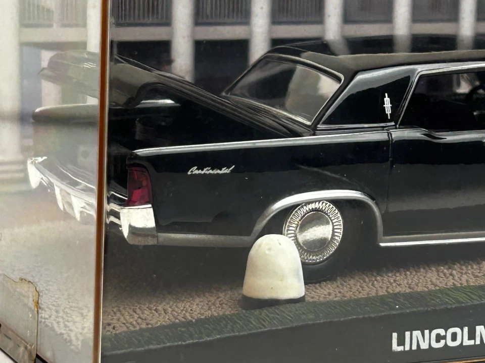 James Bond 007 Goldfinger Lincoln Continental Foto 4 de 4