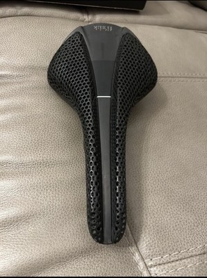 Fizik Antares Versus Evo R1 Adaptive 149mm Carbon rails and shell