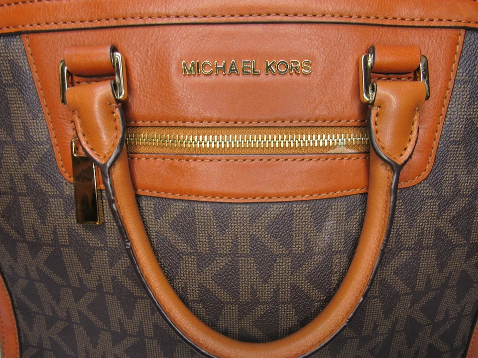 Bolso de Mano Michael Kors Grande Selma Signature Logo Marrón (P29M) Foto 2 de 4