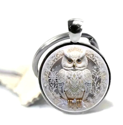 Vibrant Owl Keychain - Sturdy Metal Pendant - Perfect Gift for Loved Ones Gift