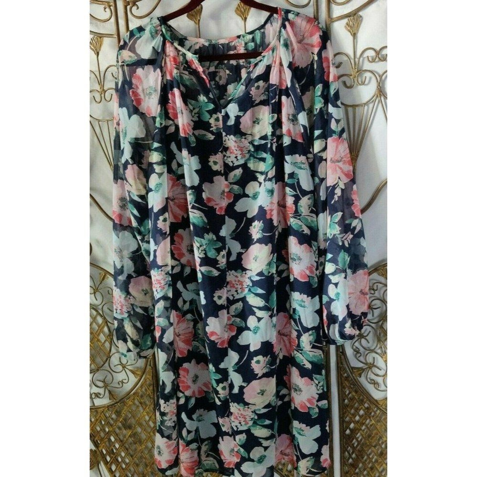 Time and Tru Womens Black Floral Long Sleeve Blouse