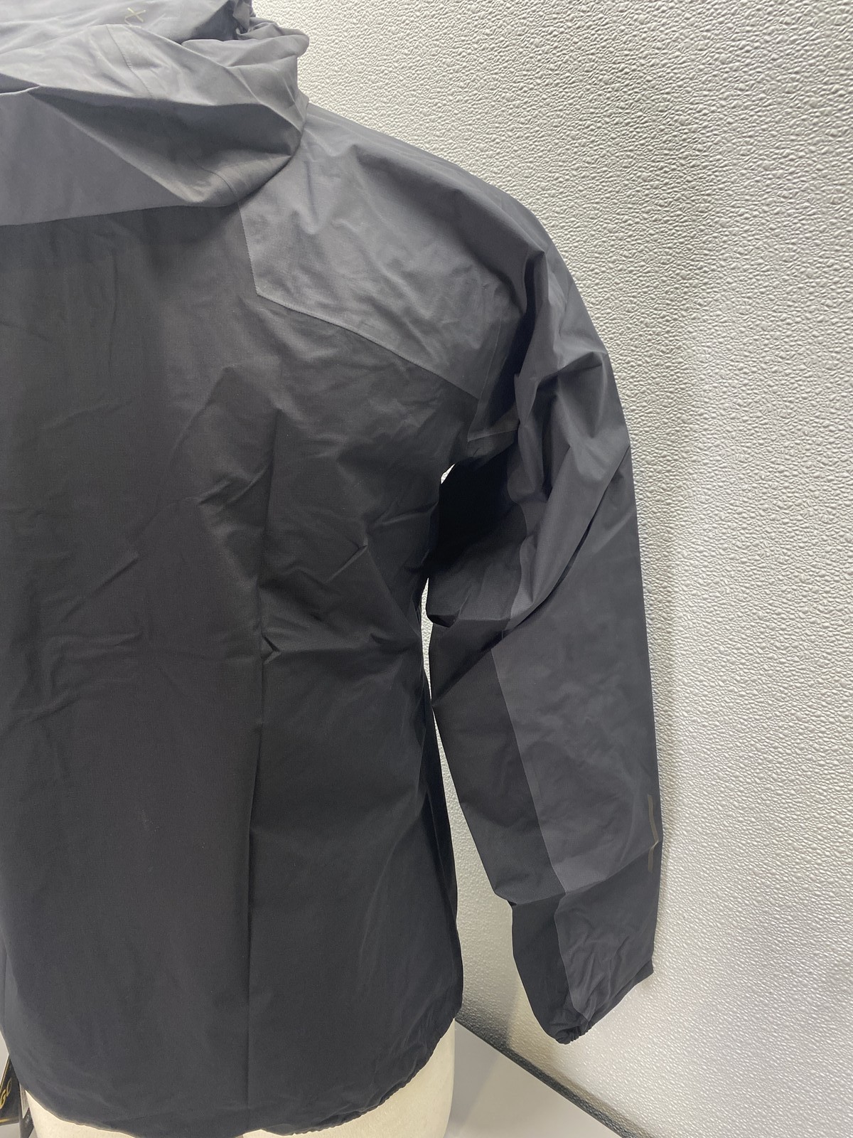 Arc'teryx Mens Norvan Shell Lightweight Jacket Size M Graphite, Black thumbnail 10